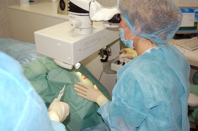 Операция катаракты новосибирск. Офтальмологическая операция. Лазерная коррекция зрения. Лазерная коррекция зрения операция.
